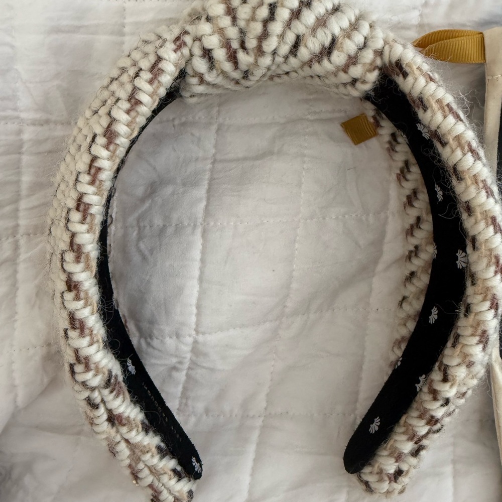Chic Knitted Headband in Cream and Brown